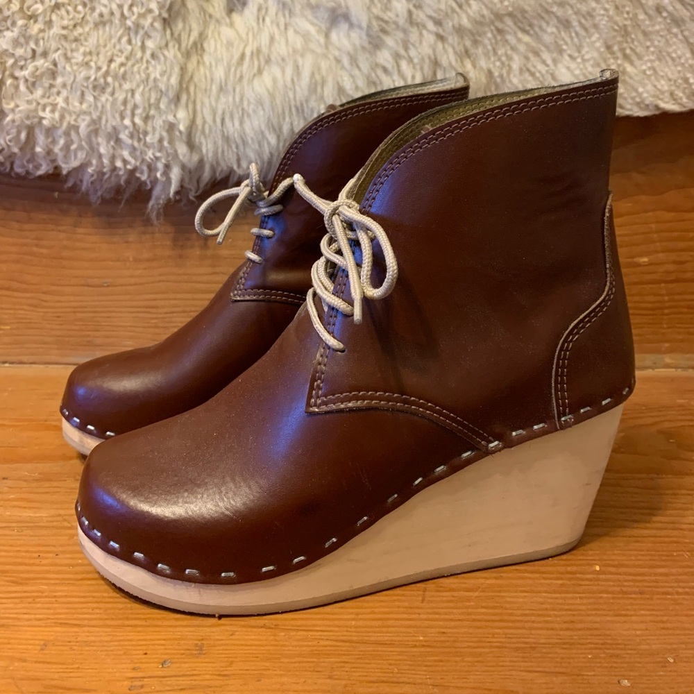 Maguba clog wedge boot